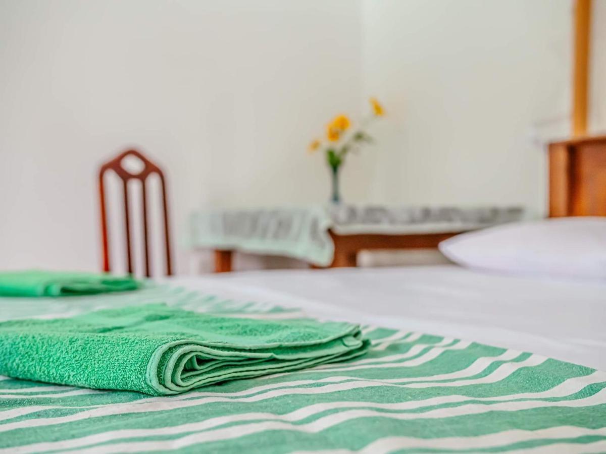 Surfing Guest House Matara Eksteriør billede