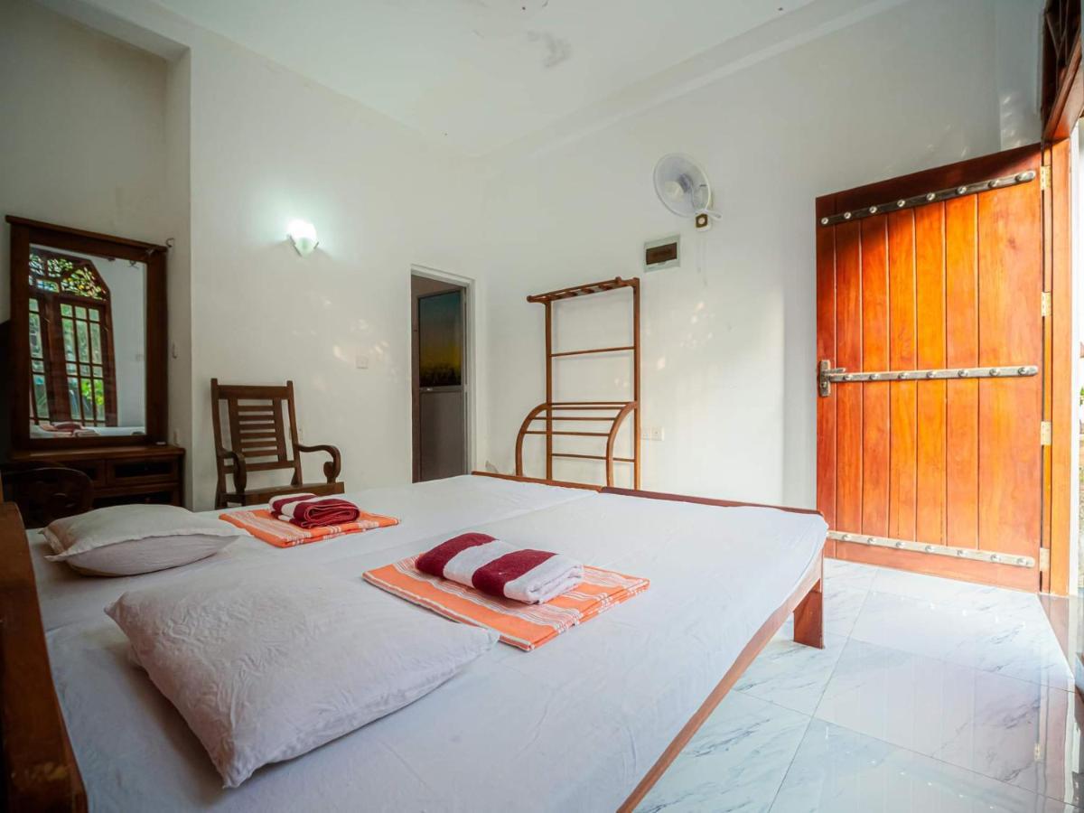 Surfing Guest House Matara Eksteriør billede